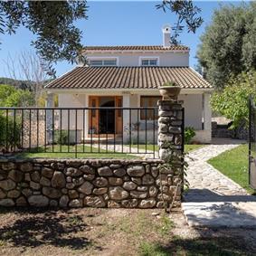 3 bedroom villa with pool in Kassiopi, Corfu, sleeps 7